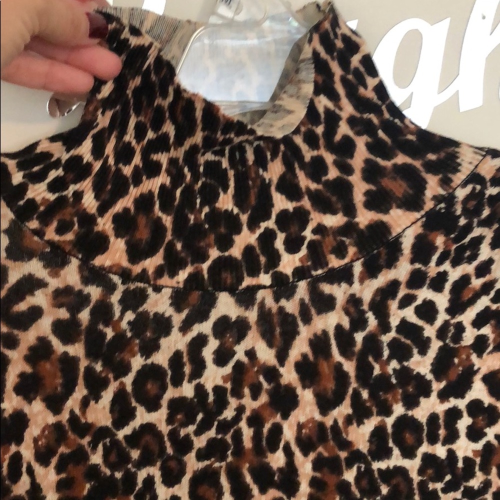 Cute Leopard 🐆 print top! - Picture 3 of 4